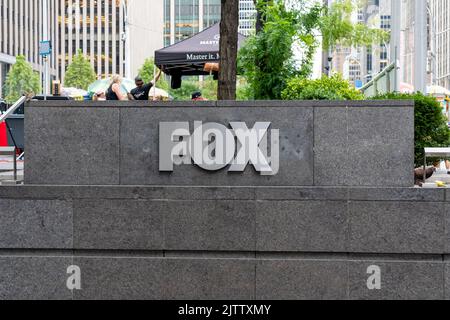 New York, NY, Etats-Unis - 18 août 2022 : logo Fox News en dehors du siège du réseau à New York, NY, Etats-Unis, 18 août 2022. Banque D'Images