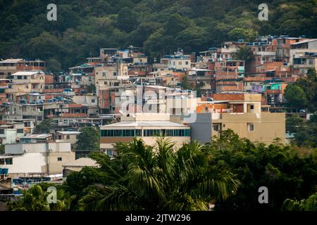 Colline de Tijuquinha sur le côté ouest de Rio de Janeiro Brésil. Banque D'Images