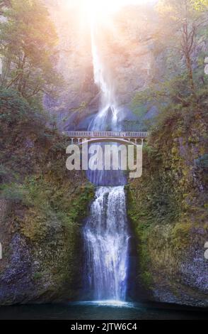 États-Unis, Portland, chutes pittoresques de Multnomah dans la gorge de la rivière Columbia en Oregon. Banque D'Images