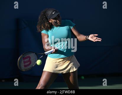 Queens, NY, États-Unis. 01st septembre 2022. **PAS de journaux NY** Serena Williams est vue sur le terrain d'entraînement pendant l'US Open 2022 au Centre national de tennis de l'USTA Billie Jean King sur 1 septembre 2022 à Flushing, dans le Queens. Crédit : Mpi04/Media Punch/Alamy Live News Banque D'Images