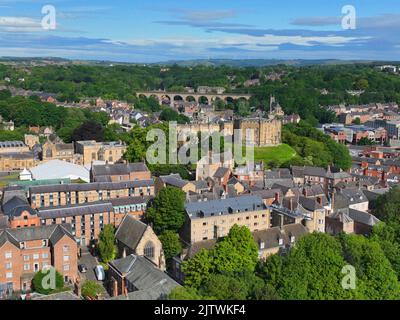 Le château de Durham est un château de style normand situé dans le centre-ville historique de Durham, en Angleterre, au Royaume-Uni. Le château et la cathédrale de Durham sont classés au patrimoine mondial de l'UNESCO Banque D'Images