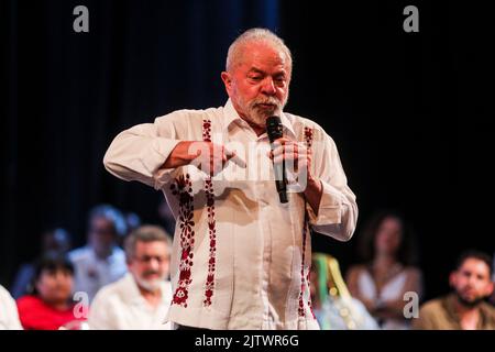 BELÉM, PA - 01.09.2022: LULA EM BELÉM - Luiz Inácio Lula da Silva, candidat à la présidence pour le PT, était à Belém do Pará en accomplissant son programme de campagne ce jeudi (01). À Theatro da Paz, il a rencontré des artistes et des dirigeants de la communauté artistique régionale pour parler de productions culturelles où il cherche un soutien pour l'élection, le théâtre était plein. (Photo: Filipe Bispo/Fotoarena) Banque D'Images