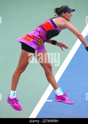 Garbine Muguruza, joueur de tennis espagnol, a remporté son deuxième tour de match à l'US Open de New York, NY sur 1 septembre 2022. Photo de Charles Guerin/ABACAPRESS.COM Banque D'Images