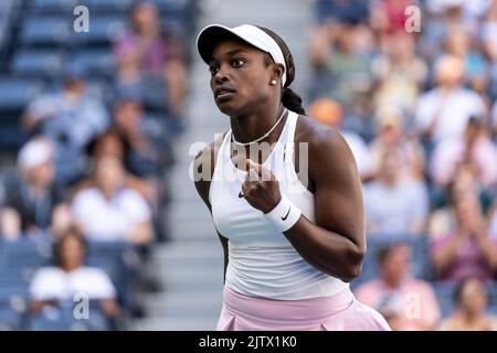 New York, NY - 1 septembre 2022: Sloane Stephens des Etats-Unis réagit lors des championnats américains contre IGA Swiatek de Pologne au Centre national de tennis Billie Jean King Banque D'Images