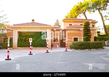 Aucun panneau de stationnement automatique sur un passage Banque D'Images