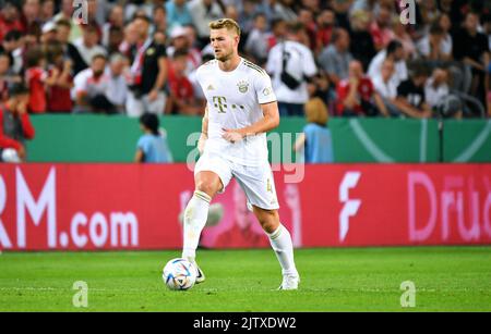 DFB Cup, 1st Round, Rhein Energie Stadium Cologne; Viktoria Cologne - FC Bayern Munich; Matthijs de Ligt Banque D'Images