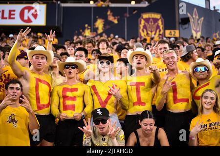 Section étudiante de l'État d'Arizona avant un match de football universitaire de la NCAA entre l'État d'Arizona et le nord de l'Arizona à Tempe, Arizona, jeudi, 1 septembre Banque D'Images