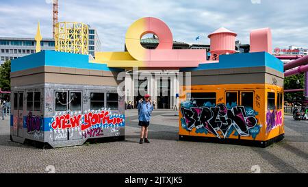 Exposition en plein air, tout ce que nous avons écrit – la passion des graffitis, célèbre l'histoire de l'art de la rue avec 19 œuvres sur l'île de la circulation à Tauentzienstrasse Banque D'Images