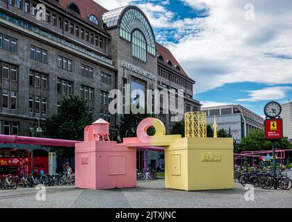 Exposition en plein air, tout ce que nous avons écrit – la passion des graffitis, célèbre l'histoire de l'art de la rue avec 19 œuvres sur l'île de la circulation à Tauentzienstrasse Banque D'Images