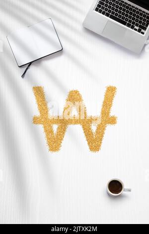 Flat Lay sur la façon de gagner de l'argent à la maison avec un signe gagné fait en paillettes dorées Banque D'Images