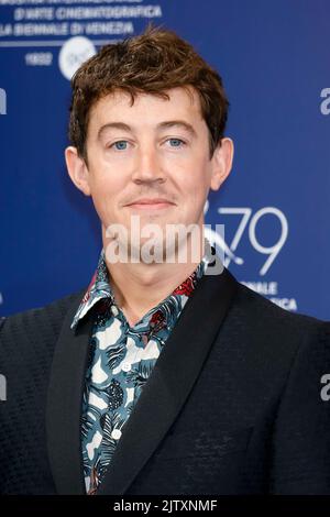 Alex Sharp pose au photocall de 'Living' lors du Festival International du film de Venise 79th au Palazzo del Casino sur le Lido à Venise, en Italie, le 01 septembre 2022. Banque D'Images