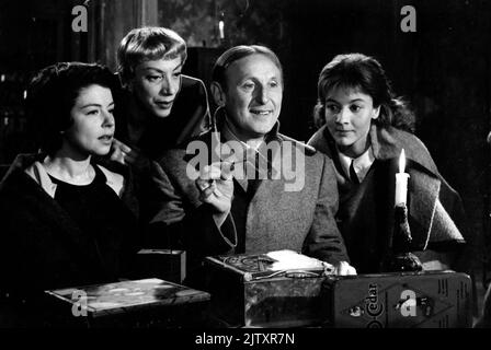 Un rôle de paroissien année: 1963 - France Directeur: Jean-Pierre Mocky Solange certain, Denise Péronne, Bourvil, Véronique Nordey Banque D'Images