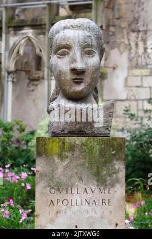 Buste de Guillaume Apollinaire (par Dora Maar, 1959) - Saint-Germain-des-Prés, place Laurent Prache - Paris Banque D'Images