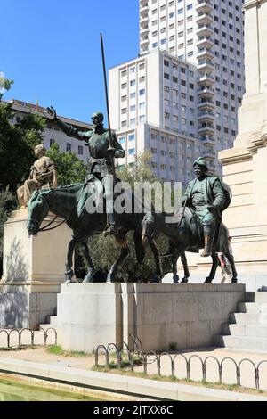 MADRID, ESPAGNE - 24 MAI 2017 : c'est un monument aux célèbres personnages littéraires Don Quichotte et Sancho Panza. Banque D'Images