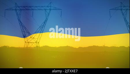 Image du drapeau de l'ukraine sur le terrain et les poteaux électriques Banque D'Images
