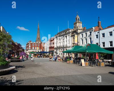 Cafés en bordure de la rue le long de High Town lors d'une journée d'été Hereford Herefordshire Angleterre Banque D'Images