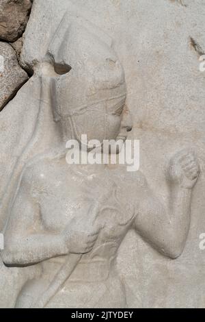 La sculpture du roi dans la porte du roi est située dans la partie sud-est des murs de la ville de Hattusa. Corum, Turquie. Banque D'Images