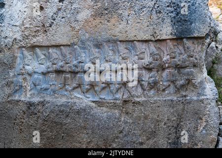 Quelques orthostats dans le site archéologique de Yazilikaya, Corum, Turquie Banque D'Images