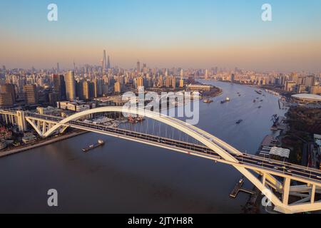 Vue aérienne du pont de Lupu à Shanghai, en Chine. Banque D'Images