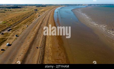 Vue aérienne de Sandwich Bay et du Royal St George's Golf Linx, en direction de Pegwell Bay et de l'embouchure de la rivière Stour, Kent Banque D'Images