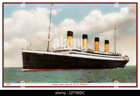 TITANIC Ocean Liner carte postale promotioale de RMS Titanic en mer sous le drapeau de la ligne d'étoile blanche 1911 RMS Titanic était un paquebot britannique, exploité par la ligne d'étoile blanche, Qui a sombré dans l'océan Atlantique Nord le 15 avril 1912 après avoir pris un iceberg lors de son premier voyage de Southampton, au Royaume-Uni, à New York, aux États-Unis. Banque D'Images
