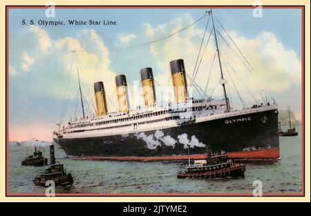 RMS Olympic 1900s (navire jumeau de RMS Titanic) assisté par des remorqueurs pilotes dans le port de New York, un paquebot identique à RMS Titanic naviguant sous le drapeau de la ligne White Star. New York Harbour America États-Unis Banque D'Images