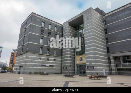 Entrée principale du musée Royal Armouries dans la région de la rivière aire de Leeds, West Yorkshire, Royaume-Uni. Banque D'Images
