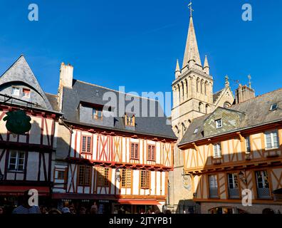 Vannes Bretagne France. Cathédrale Saint-Pierre sur la place Henry IV Banque D'Images