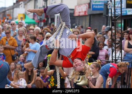 Acrobates de No Fit State Circus au Clifton Street Festival, 2022 Banque D'Images