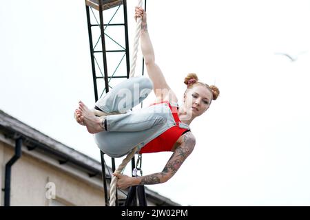 Acrobates de No Fit State Circus au Clifton Street Festival, 2022 Banque D'Images