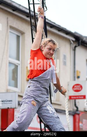 Acrobates de No Fit State Circus au Clifton Street Festival, 2022 Banque D'Images