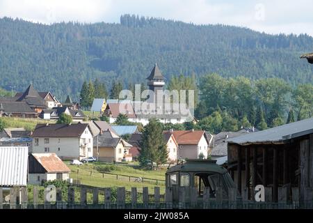 Vychodna, un village au pied de la montagne Krivan, Slovaquie, Europe. Banque D'Images