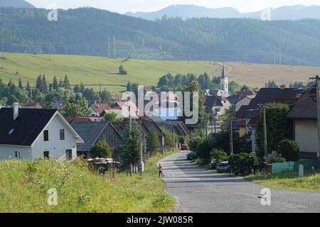 Vychodna, un village au pied de la montagne Krivan, Slovaquie, Europe. Banque D'Images