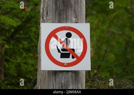 Pas de panneau de toilettes sur le sentier dans les montagnes Tatra Slovaquie, Europe centrale Banque D'Images