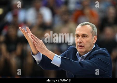 Prague, République tchèque. 02nd septembre 2022. L'entraîneur-chef de l'équipe tchèque Ronen Ginzburg réagit lors du championnat d'Europe de basket-ball masculin, groupe D, match République tchèque contre Pologne, à Prague, République tchèque, sur 2 septembre 2022. Crédit : Michal Kamaryt/CTK photo/Alay Live News Banque D'Images