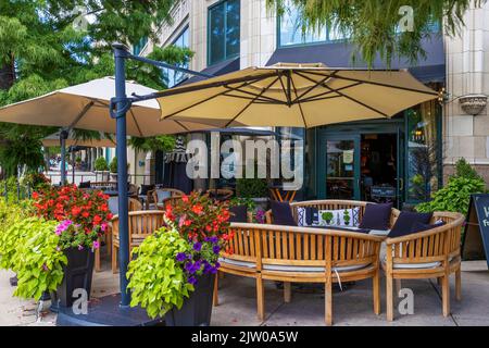 Ashville, Caroline du Nord, États-Unis - 27 août 2022: Le quartier du centre-ville offre une variété de restaurants et de magasins. Banque D'Images