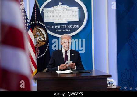 Washington DC, États-Unis. 02nd septembre 2022. Le président des États-Unis Joe Biden discute des investissements du Plan américain de sauvetage pour aider à stimuler les stratégies économiques régionales, dans le South court Auditorium à Washington, DC, 2 septembre 2022. Credit: Chris Kleponis / Pool via CNP Credit: Abaca Press/Alay Live News Banque D'Images