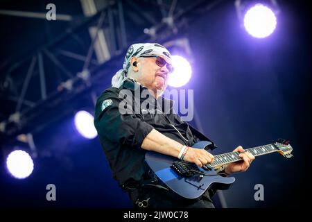 Solvesborg, Suède. 10th, juin 2022. Le groupe britannique de métaux lourds Saxon donne un concert en direct pendant le festival de musique suédois Sweden Rock Festival 2022 à Solvesborg. Ici, le guitariste Paul Quinn est vu en direct sur scène. (Crédit photo: Gonzales photo - Terje Dokken). Banque D'Images