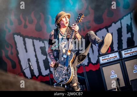 Solvesborg, Suède. 10th, juin 2022. Le groupe suédois de hard rock The Hellacopters donne un concert en direct pendant le festival de musique suédois Sweden Rock Festival 2022 à Solvesborg. Ici, le guitariste Dregen est vu en direct sur scène. (Crédit photo: Gonzales photo - Terje Dokken). Banque D'Images