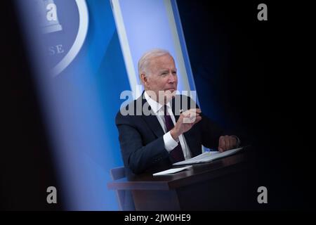 Washington DC, États-Unis. 02nd septembre 2022. Le président des États-Unis Joe Biden discute des investissements du Plan américain de sauvetage pour aider à stimuler les stratégies économiques régionales, dans le South court Auditorium à Washington, DC, 2 septembre 2022. Credit: Chris Kleponis/Pool via CNP/dpa/Alay Live News Banque D'Images