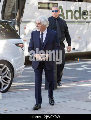 Bernie Ecclestone comparaît ce matin devant le tribunal des magistrats de Westminster à la suite d'une prétendue omission de déclarer au G 400 millions de GBP d'actifs d'outre-mer Banque D'Images