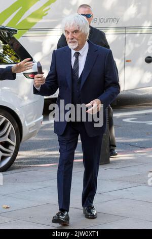 Bernie Ecclestone comparaît ce matin devant le tribunal des magistrats de Westminster à la suite d'une prétendue omission de déclarer au G 400 millions de GBP d'actifs d'outre-mer Banque D'Images