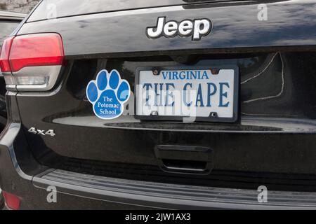 La plaque d'immatriculation Cape (alias Cape Cod, Massachusetts) sur une voiture de Virginie montrant un biais et une passion ou leur destination préférée hors de l'état. Banque D'Images