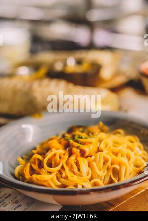 Une assiette de spaghetti à la sauce bolognaise Banque D'Images
