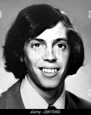 1974 , New York , Etats-Unis : l'acteur et réalisateur américain STEVE BUSCEMI ( né le 13 décembre 1957 ), 17 ans, photo de l'Annuaire du lycée . Photographe inconnu .- HISTOIRE - FOTO STORICHE - ATTORE - FILM - CINÉMA - personalità da giovane giovani - personnalités quand était jeune - regista - PORTRAIT - RITRATTO - ADOLESCENT - ADOLESCENZA - ADOLESCENT - SOURIRE - sorriso --- ARCHIVIO GBB Banque D'Images