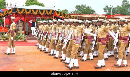 Beawar, Rajasthan, Inde. 2nd septembre 2022. Le ministre en chef du Rajasthan, Ashok Gehlot, inspecte la garde d'honneur lors de la cérémonie de la parade de la convocation à l'Académie de police du Rajasthan à Jaipur. (Credit image: © Sumit Saraswat/Pacific Press via ZUMA Press Wire) Credit: ZUMA Press, Inc./Alamy Live News Banque D'Images