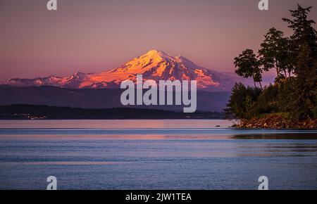Mount Baker depuis Orcas Island, Washington Banque D'Images