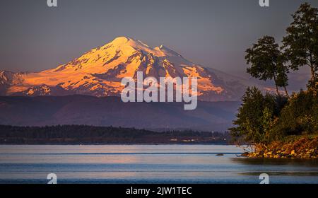 Mount Baker depuis Orcas Island, Washington Banque D'Images