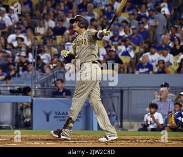 Los Angeles, États-Unis. 02nd septembre 2022. Les pares de San Diego, Manny Machado, débarque dans une maison à deux reprises au large des Dodgers de Los Angeles et commence le pichet Dustin en mai lors du troisième repas au Dodger Stadium de Los Angeles vendredi, 2 septembre 2022. Photo de Jim Ruymen/UPI crédit: UPI/Alay Live News Banque D'Images