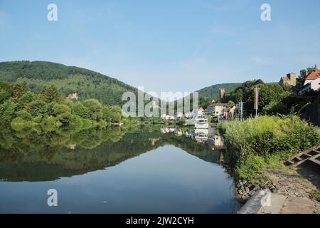 Quatre châteaux, Schwalbennest, Mittelburg, Hinterburg, Vorderburg, Dans la ville à quatre châteaux de Neckarsteinach am Neckar, Odenwald, Neckar Valley Banque D'Images